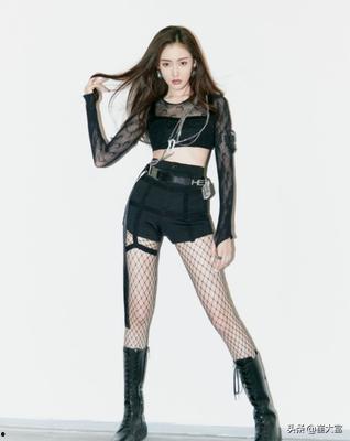娱乐圈女明星有多脏.明星黑丝袜穿搭,揭秘女明星的时尚与争议